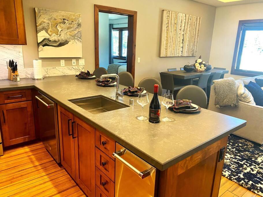 Ski In/Out - Zalanta - Great Location- 2 Hot Tubs - Heated Pool 南太浩湖 外观 照片